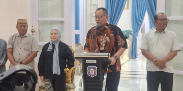 Gubernur Gorontalo Gusnar Ismail saat memaparkan proyeksi R-APBD di tahun 2027.