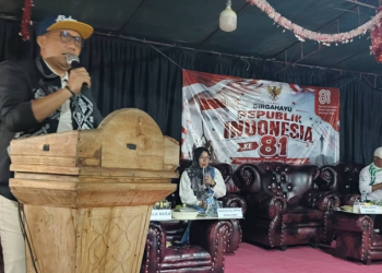 Wabup Lahmuddin Hambali memberikan apresiasi atas inisiatif Pemdes Harapan Kecamatan Wonosari dalam memperingati Hari Kemerdekaan RI ke 81 tahun.(f.dok.pimpinan)