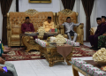 Bupati Boalemo, Rum Pagau memimpin jalannya adat Tanggeyamo dalam rangka menyambut hari raya Idul Adha.(f.dok.pimpinan)