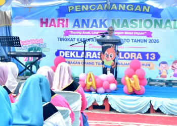 Bunda PAUD Kabupaten Pohuwato, Selfi Mbuinga Monoarfa, melakukan deklarasi yang diikuti para guru TK dan PAUD se-Kabupaten Pohuwato