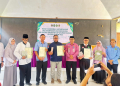 Penyerahan sertipikat tanah wakaf. (Foto. Hms)