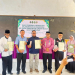 Penyerahan sertipikat tanah wakaf. (Foto. Hms)