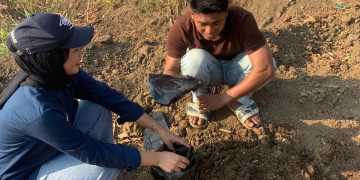 Penanaman bunga oleh Ekspedisi Patriot di Gorontalo Utara.