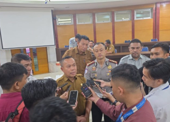 Kepala Bapenda Provinsi Gorontalo, Danial Ibrahim, memberikan keterangan pers, Senin (19/10/2026).