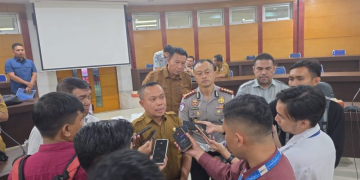 Kepala Bapenda Provinsi Gorontalo, Danial Ibrahim, memberikan keterangan pers, Senin (19/10/2026).