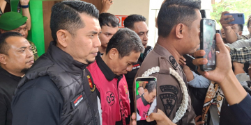 Eks Pj Gubernur Hamka Hendra Noer saat digiring ke Lapas Gorontalo usai terseret kasus dugaan korupsi Command Center Video Wall yang merugikan negara sebesar Rp 1.7 Milyar.