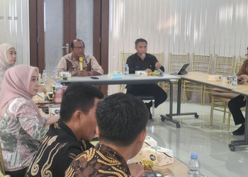 Sekda Provinsi Gorontalo Sofian Ibrahim saat memimpin rapat pleno dalam menyambut HUT Korpri ke-55.