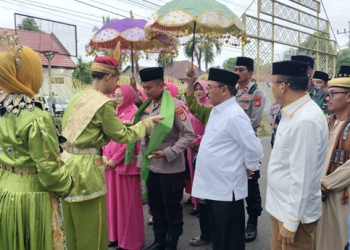 Kapolres Boalemo, AKBP Firman Taufik disambut adat Mopotililo sebagai bentuk dukungan dan sambutan hangat Pemerintah Daerah Kabupaten Boalemo bersama masyarakat.(f.dok.pimpinan)