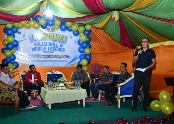 Wakil Bupati Boalemo, Lahmuddin Hambali memberikan dukungan atas turnamen Volly Ball di Dusun Modini.(f.dok.pimpinan)