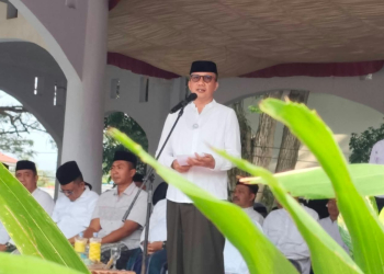 Wakil Bupati Boalemo, Lahmuddin Hambali memberikan sambutan pada rangkaian kegiatan hari santri.(f.dok.pimpinan)